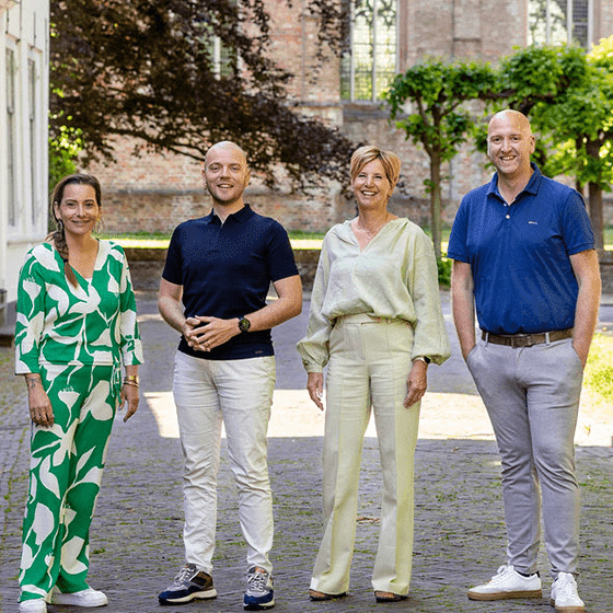 Groepsfoto van het team van Schrijver Versluys Makelaars